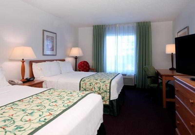 Fairfield Inn And Suites By Marriott Houston The Woodlands Room photo