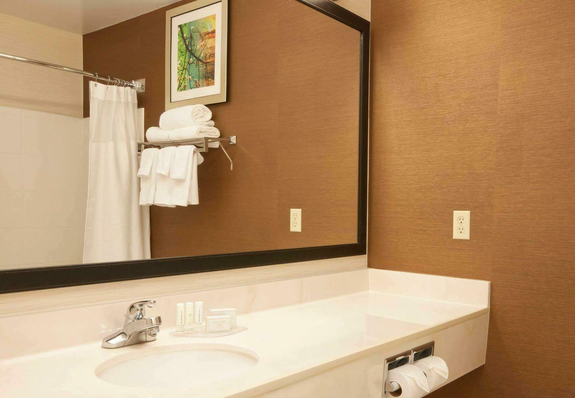 Fairfield Inn And Suites By Marriott Houston The Woodlands Exterior photo