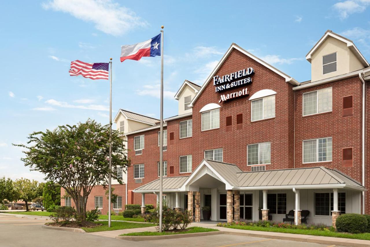 Fairfield Inn And Suites By Marriott Houston The Woodlands Exterior photo